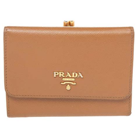 prada tri fold wallet ราคา|Prada Leather Trifold Wallet .